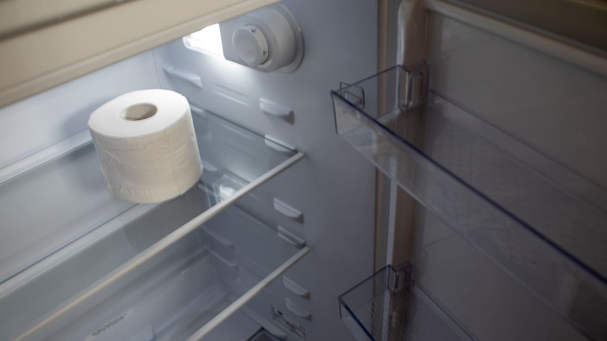 Voici pourquoi vous devriez mettre un rouleau de papier toilette dans votre... frigo