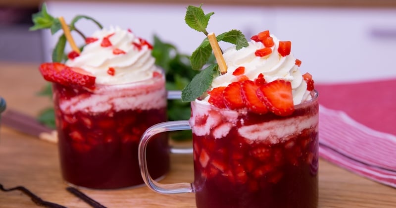 Associez la fraîcheur des fruits à la gourmandise de la chantilly avec notre cappuccino aux fraises !