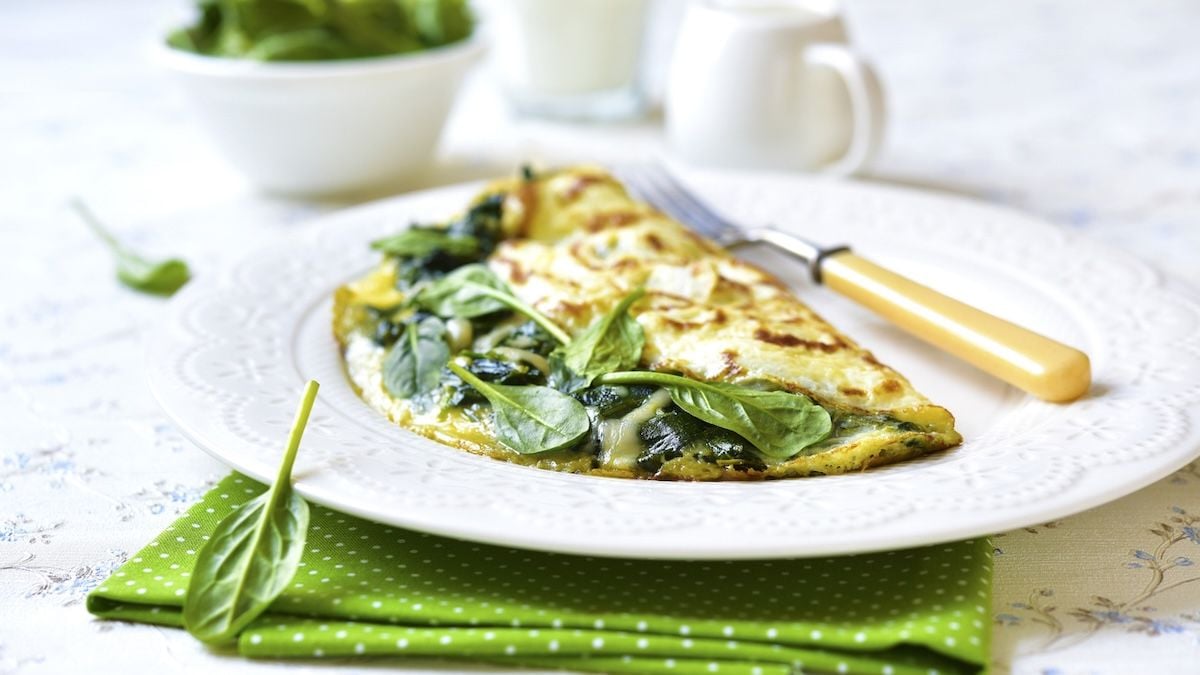 Omelette aux épinards, lardons et fromage