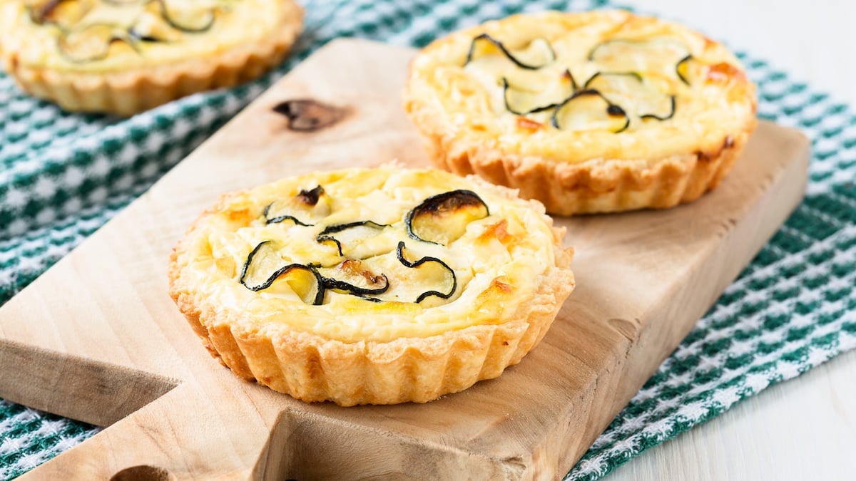 Mini tarte tatin aux courgettes marinées