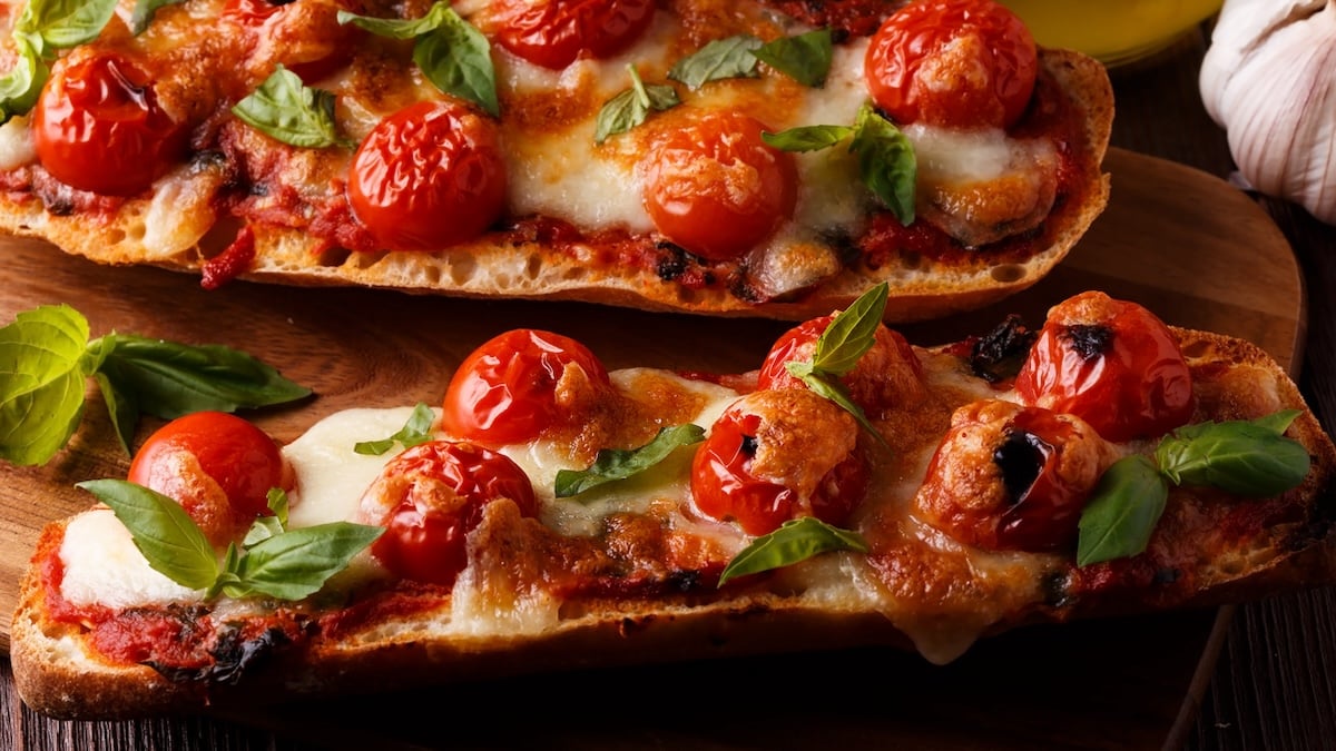 Baguette façon pizza aux tomates et mozzarella