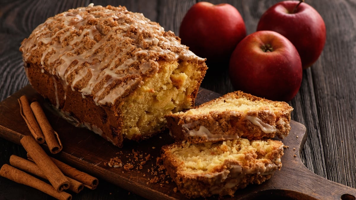 Cake aux pommes, cannelle et sirop d'érable