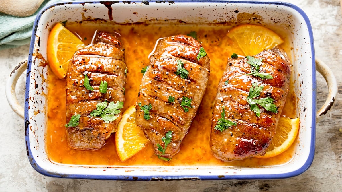 Épatez vos convives avec ce savoureux magret de canard à l'orange, une recette festive facile à faire