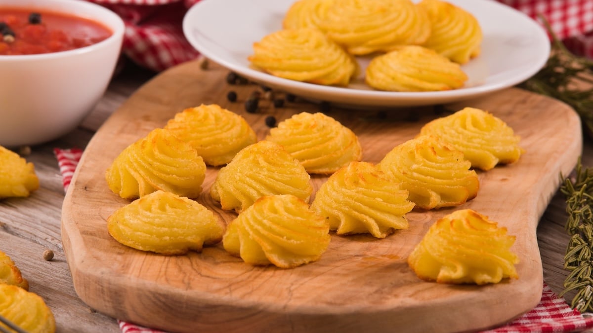 Apprenez à préparer les pommes duchesse maison ! Une recette facile et rapide pour un repas convivial