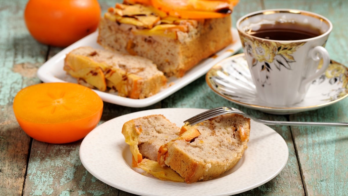 Idée de goûter moelleux et facile à faire : un cake au kaki et à la banane très gourmand