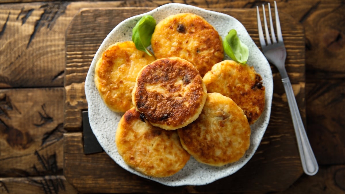 Découvrez la surprise coulante dans ces pancakes de pommes de terre prêts avec seulement 2 ingrédients