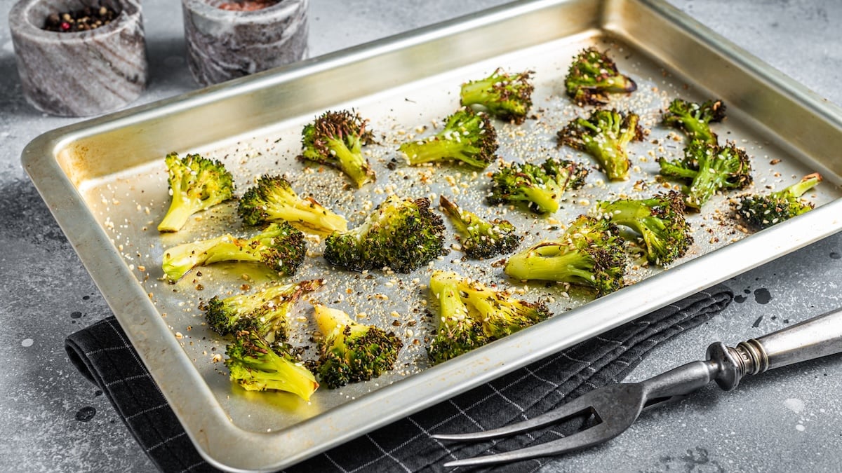 Croustillez de gourmandise pour les chips de brocolis, une idée facile et rapide pour l'apéro !