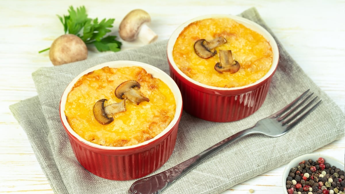 Proposez un gratin généreux et facile à faire avec de la polenta, des champignons et du fromage