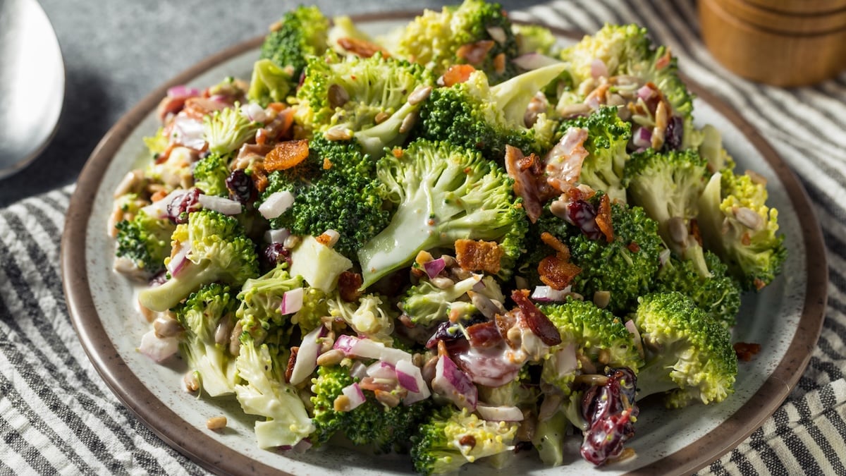 Salade de brocoli sucrée salée