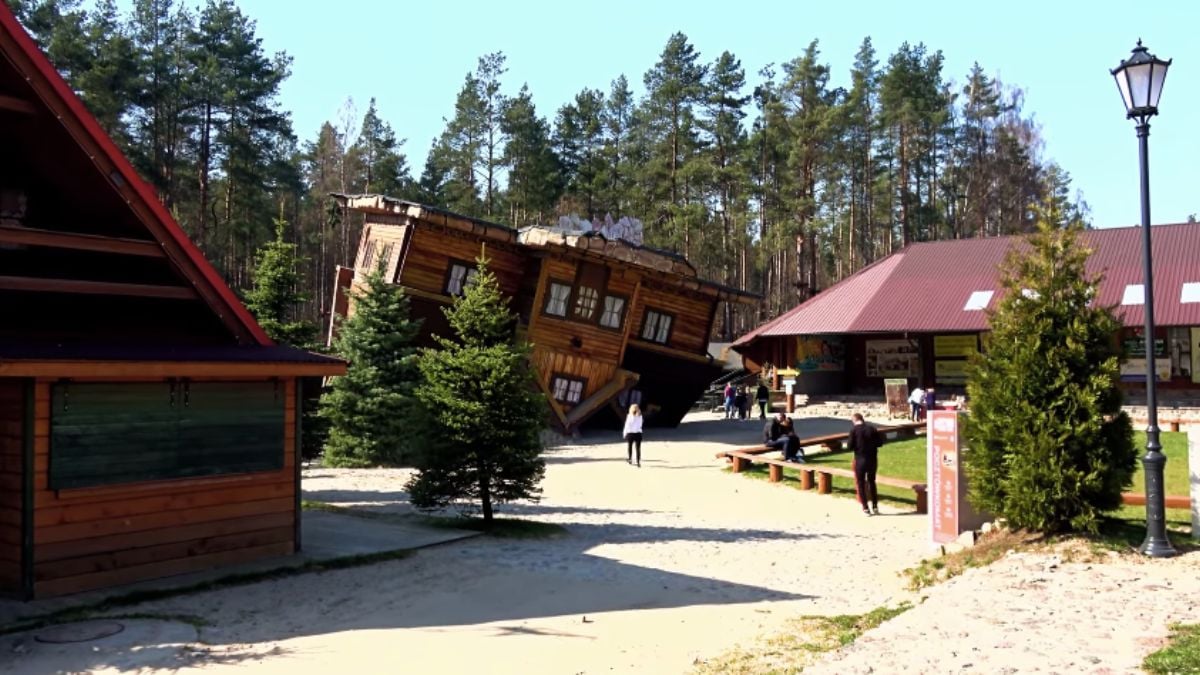 Cette maison, construite à l'envers en Pologne, symbolise la chute du communisme