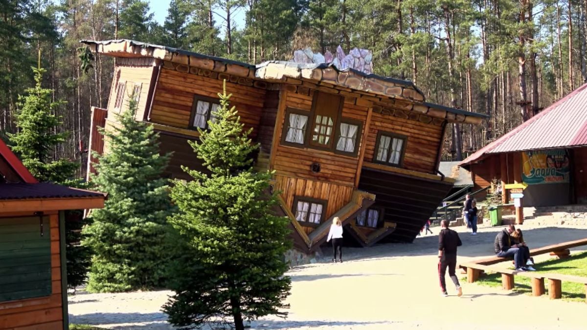 Cette maison, construite à l'envers en Pologne, symbolise la chute du communisme