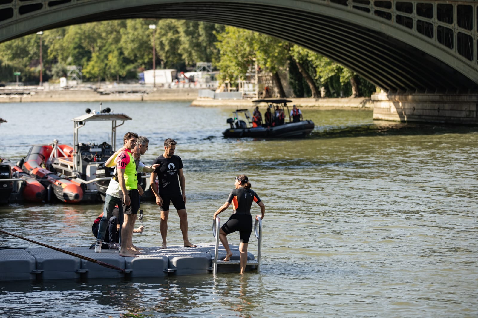 Anne Hidalgo se baigne dans la Seine