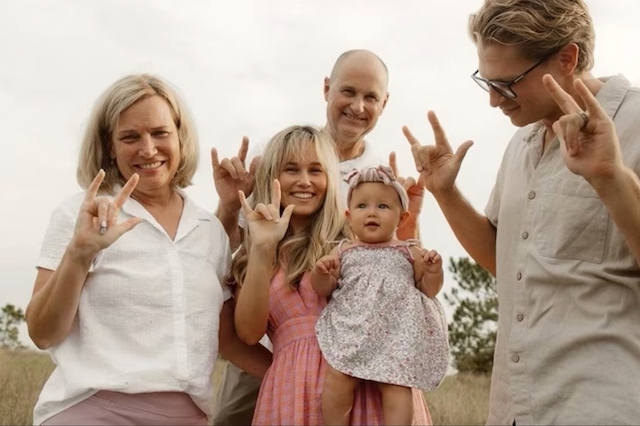  Jane McCullough avec ses parents et ses grands-parents 