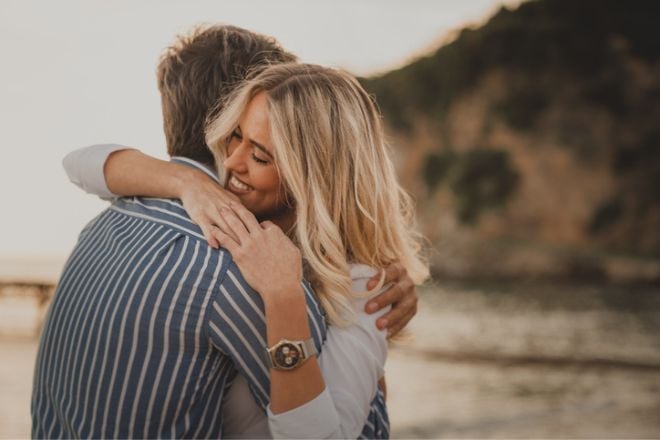 Un couple jeune et amoureux