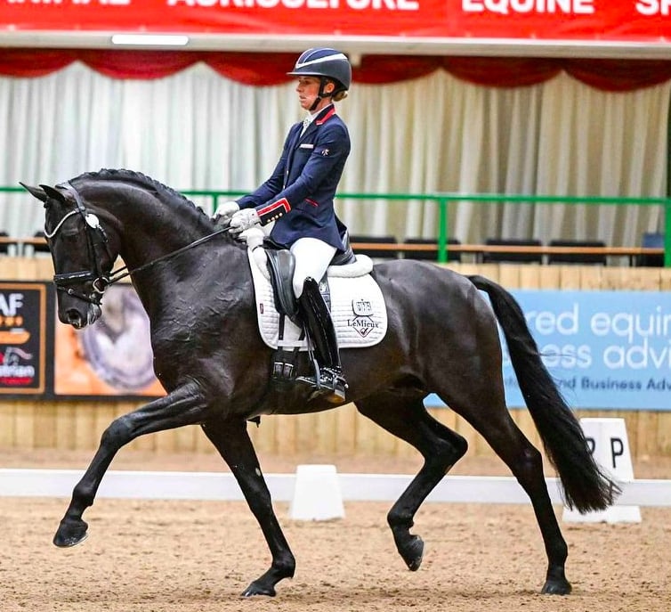 La Britannique Charlotte Dujardin, triple championne olympique, en action lors d'une épreuve de dressage