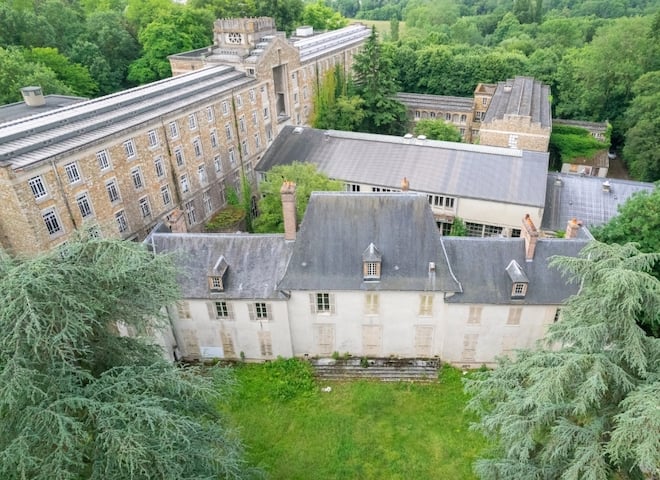 Photo d'un château du XVIIe siècle à vendre dans l'Essonne 