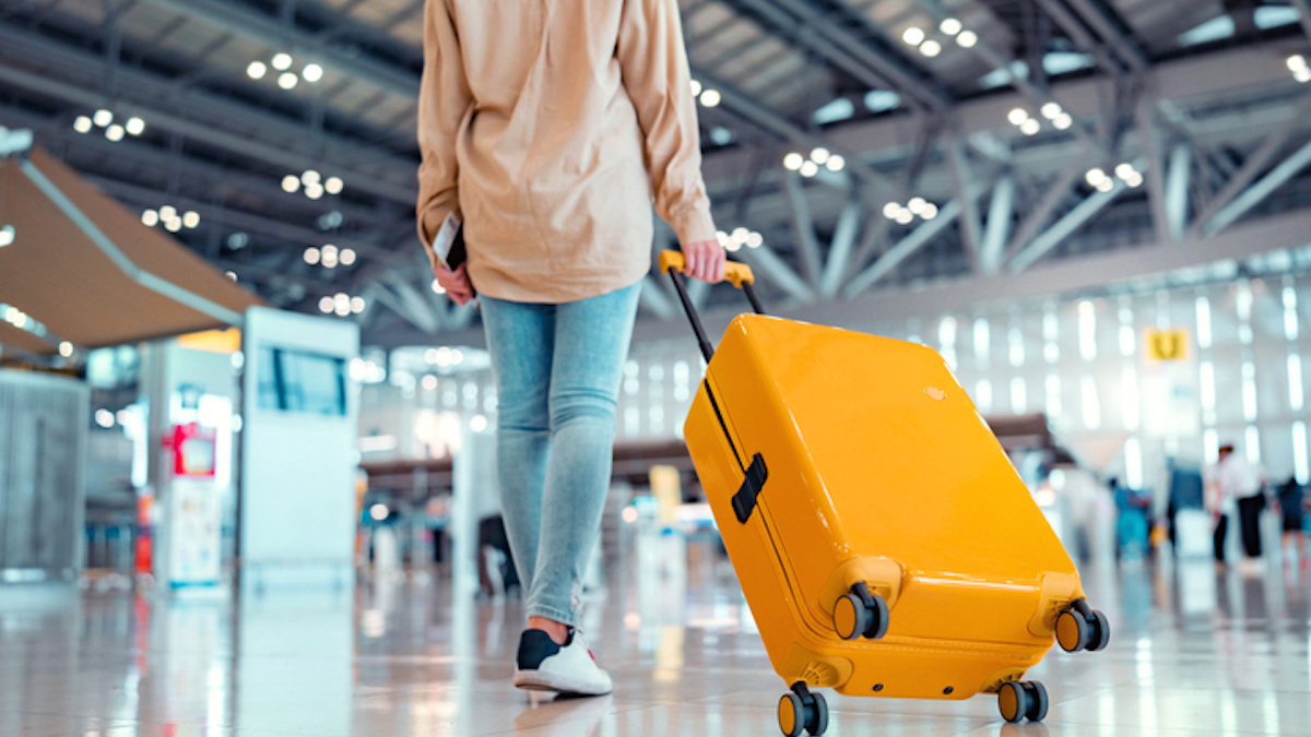 une valise orange