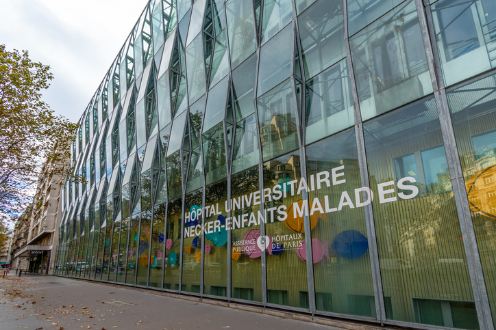 Façade de l’hôpital universitaire Necker-Enfants malades à Paris