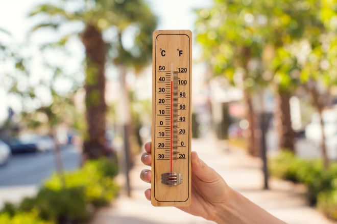 Un thermomètre en période de canicule