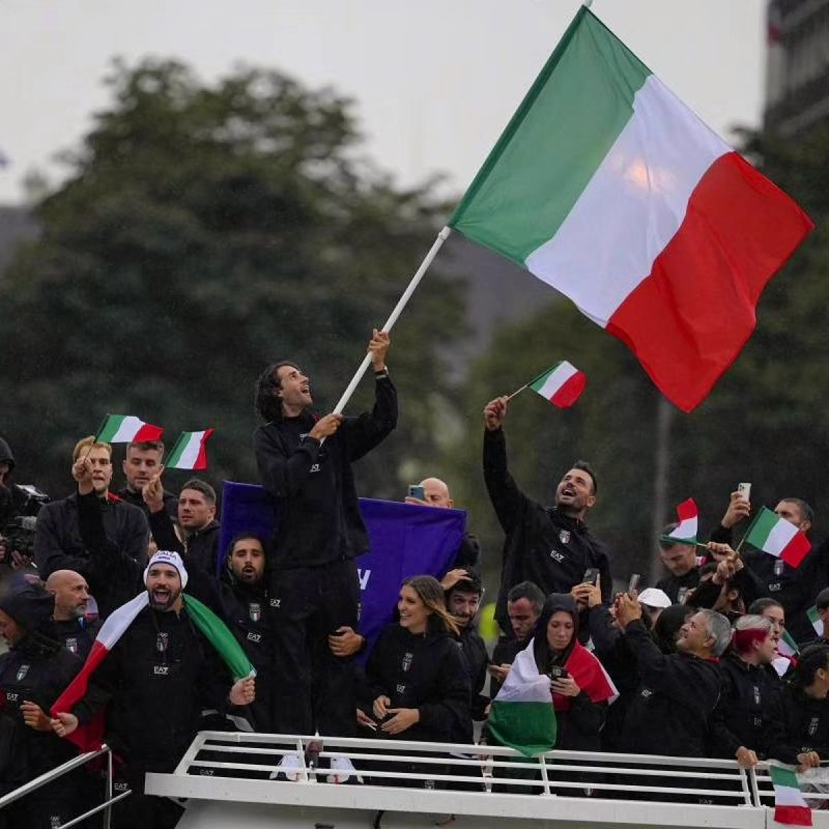 Gianmarco Tamberi porte le drapeau italien