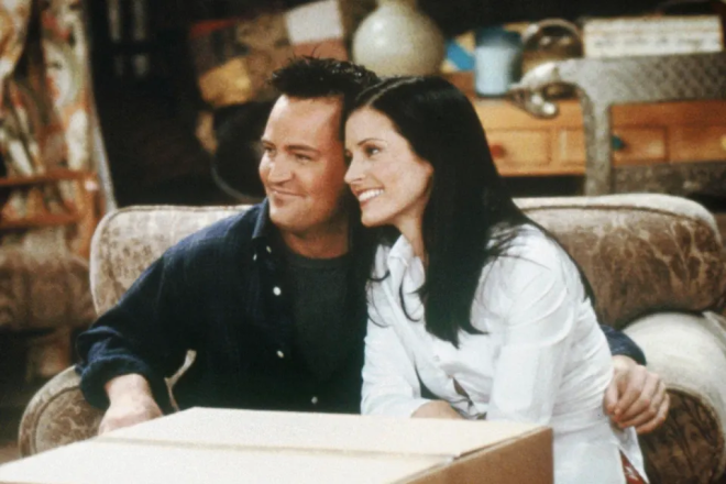 Chandler et Monica dans 