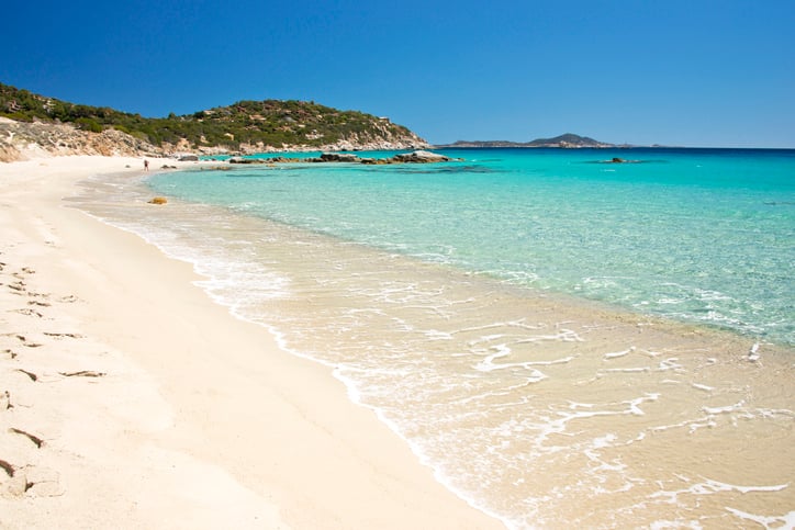 Une plage déserte en Italie