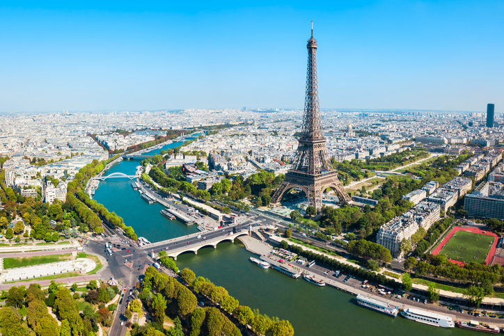 Paris et la Tour Eiffel vus du ciel