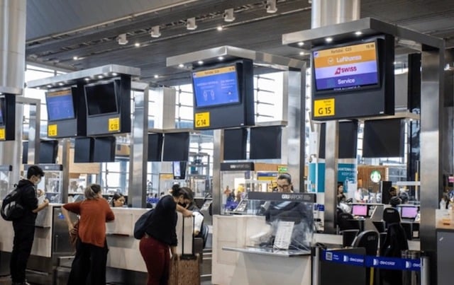 Portes d'embarquement à l'aéroport