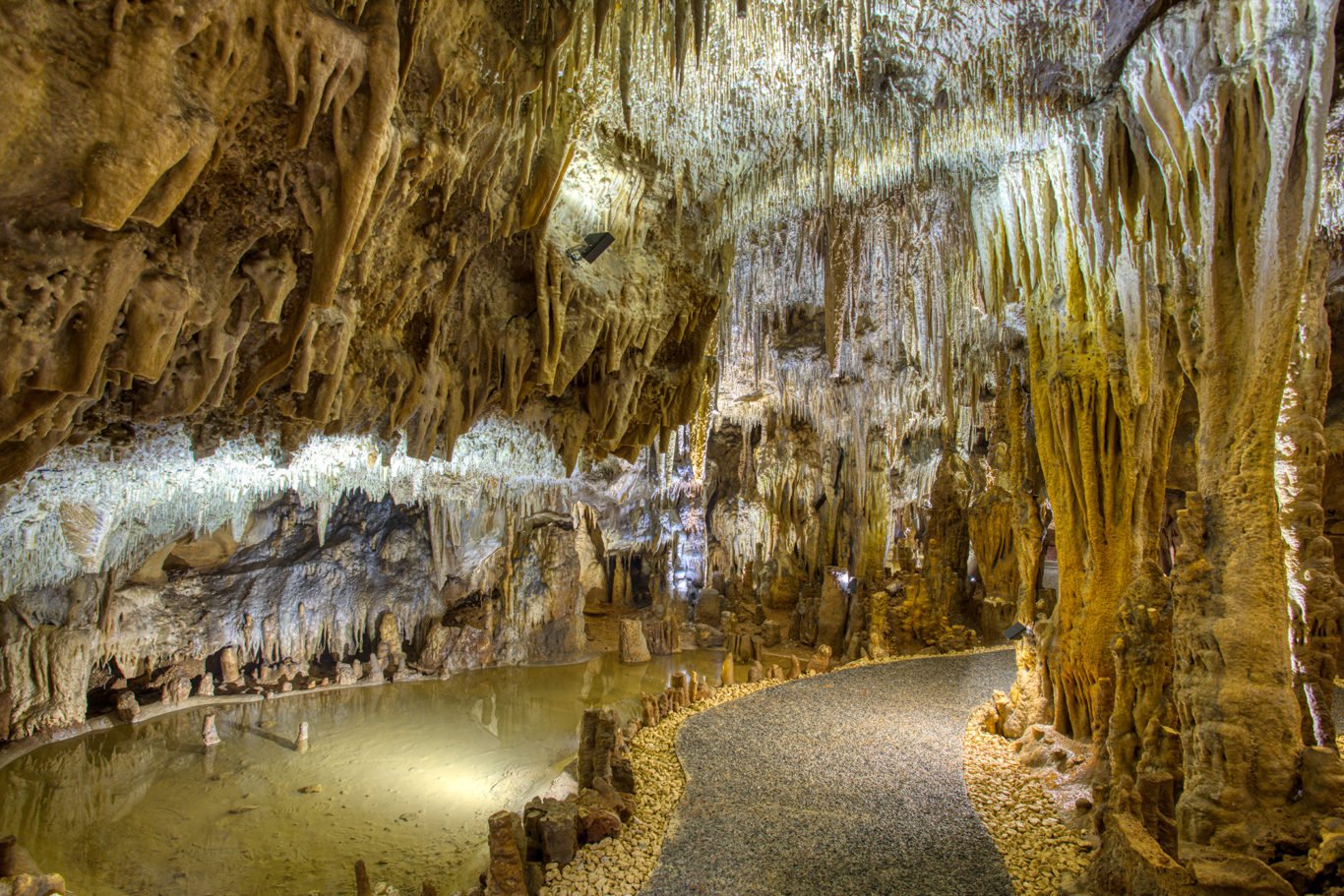 La Grotte de Maxange