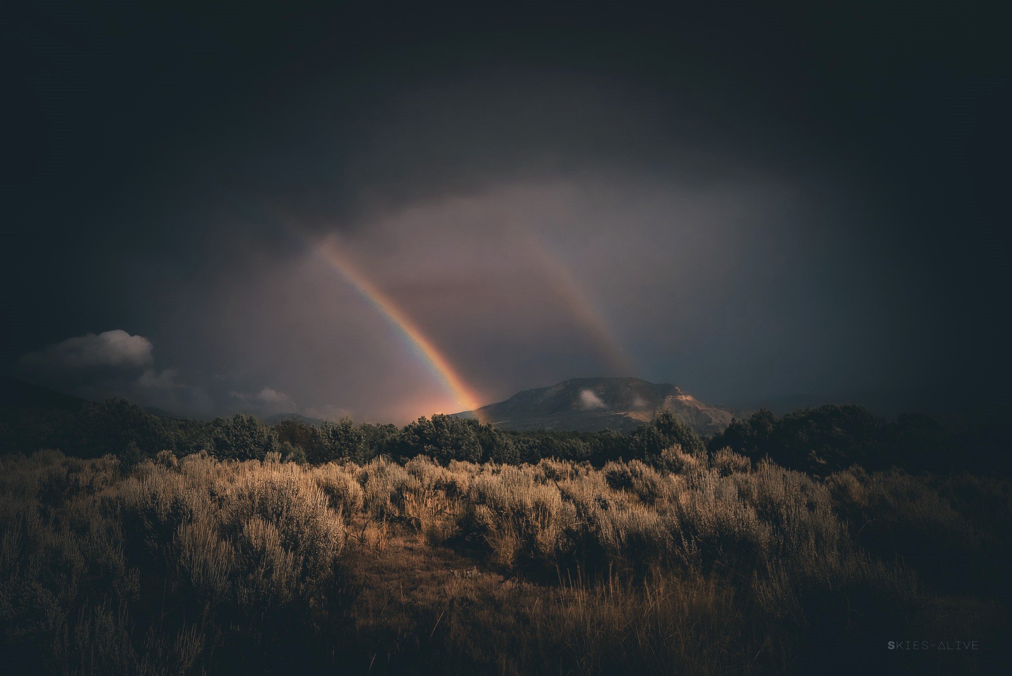 Un arc-en-ciel lunaire double