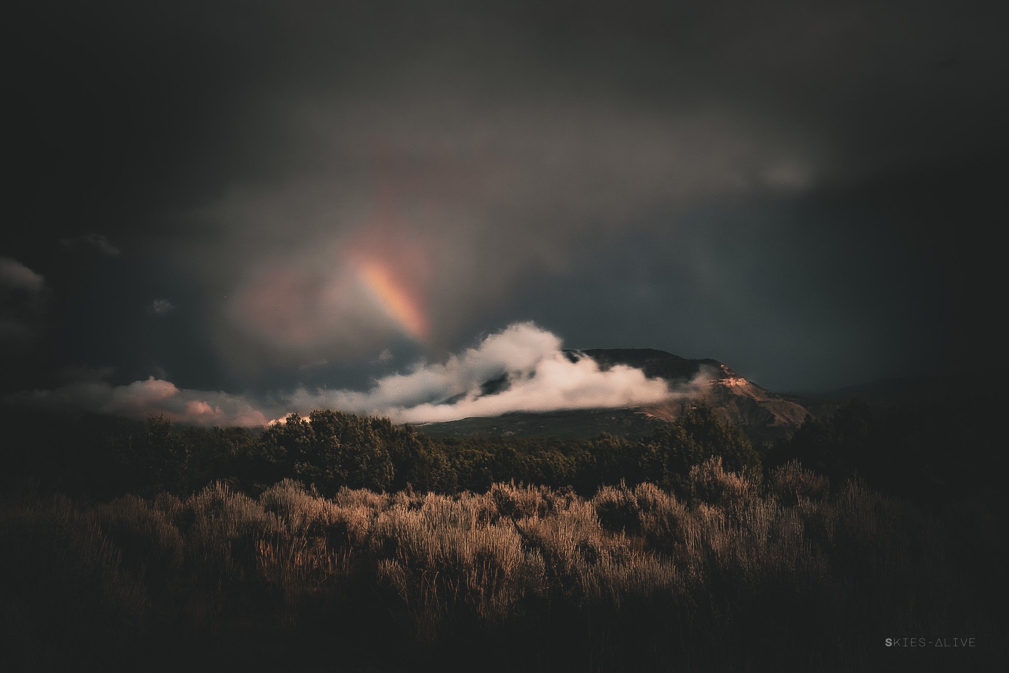 Un arc-en-ciel lunaire double