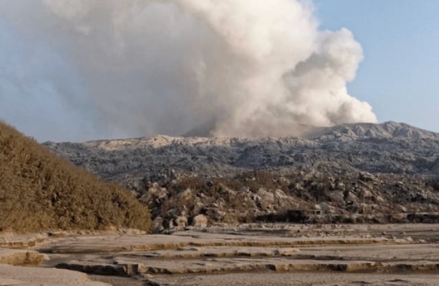 Éruption du volcan Dukono en Indonésie