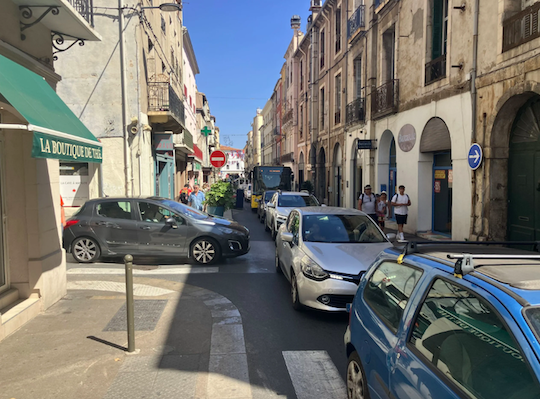 La rue de Sète où la Tesla a paralysé le trafic