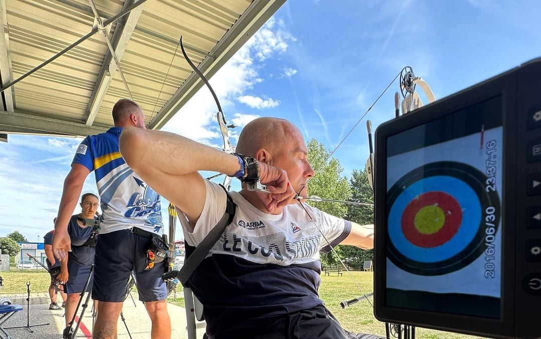 Damien Letulle fait du tir à l'arc