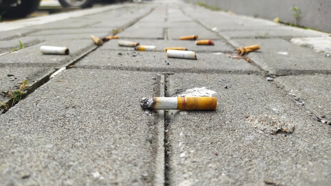 Des mégots de cigarettes qui polluent