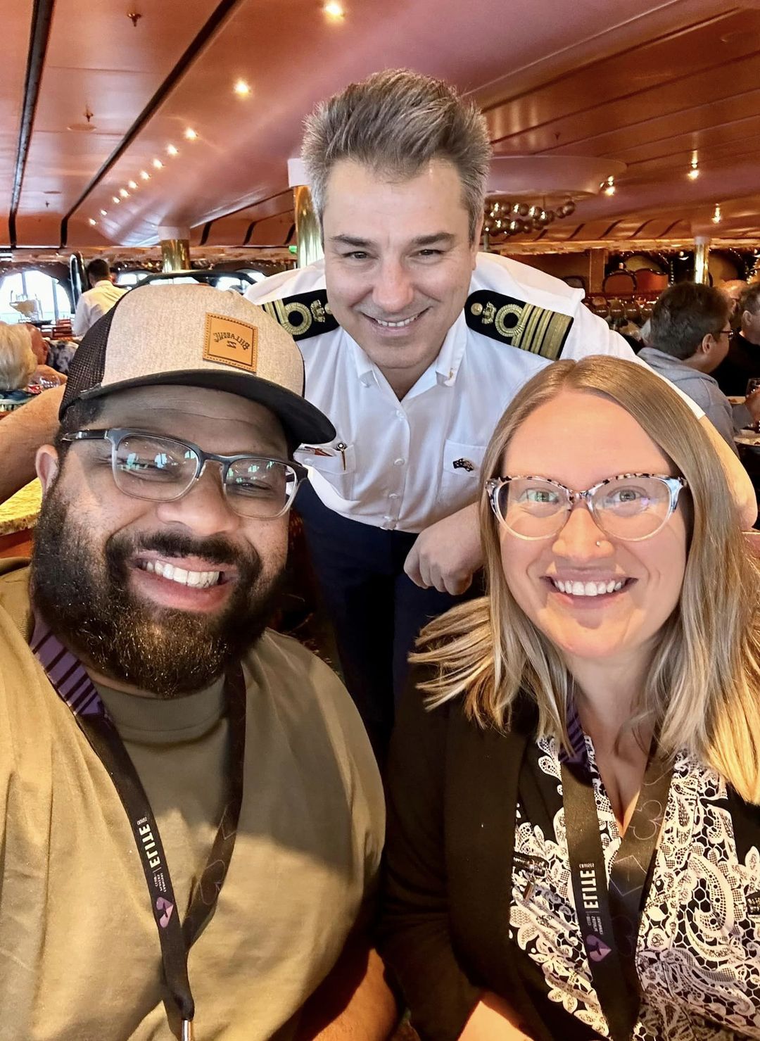 Monica, Jorrell et le capitaine du bateau