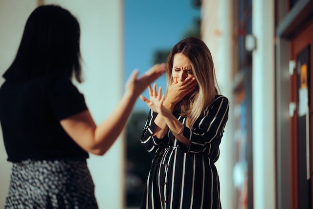 Dispute entre deux femmes