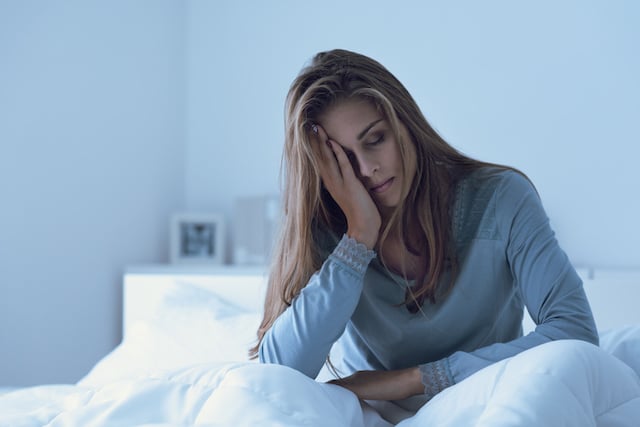 Une femme fatiguée au réveil