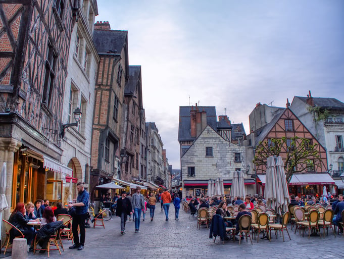 Une rue animé de Tours