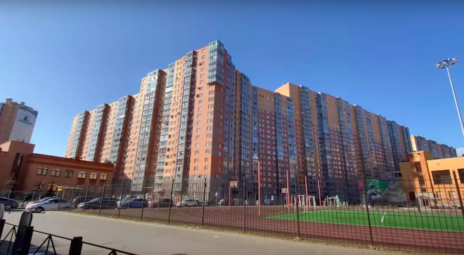 Un immeuble gigantesque à Saint-Pétersbourg, en Russie