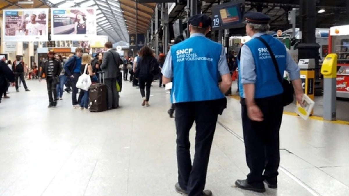 Deux employés de la SNCF de la Gare Saint-Lazare