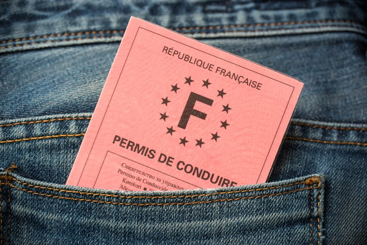 Ancien permis de conduire français, en papier rose cartonné