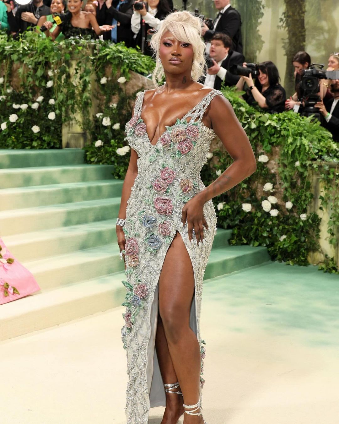 Aya Nakamura sur le tapis rouge du Met Gala de New York, en mai 2024