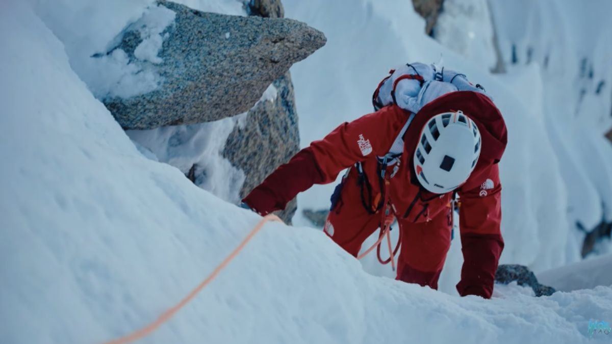 Le YouTubeur Inoxtag durant son ascension de l'Everest