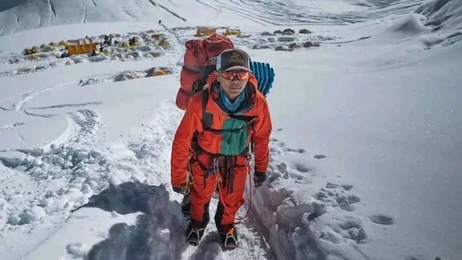 Nima Rinji Sherpa en pleine ascension