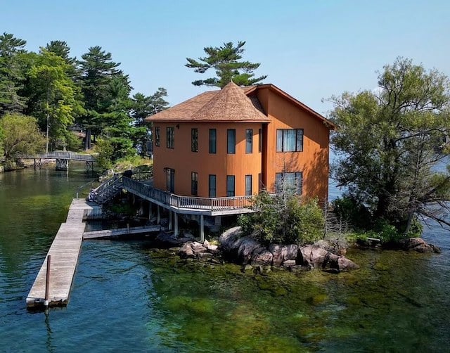 Gros plan sur la villa de l'île privée 