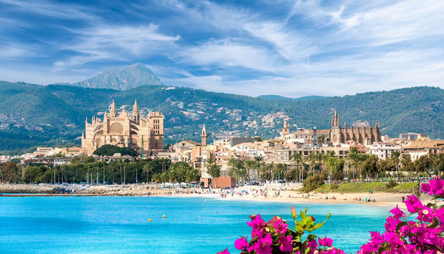  Paysage avec la plage et la ville de Palma de Majorque