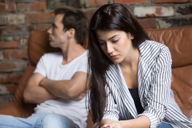 Un couple déçu de la tournure que prennent les événements