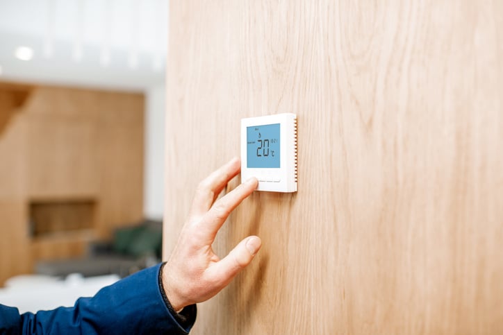 Le réglage de la température sur un thermostat