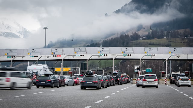 Embouteillages à l'approche d'un péage